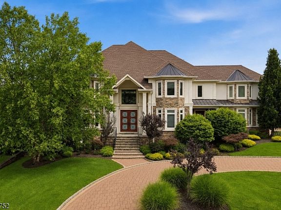 2nd image of 14 Michele Ln