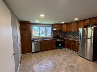 727 6th St, Whitehall, PA 18052