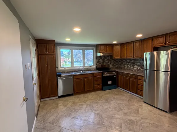 727 6th St, Whitehall, PA 18052