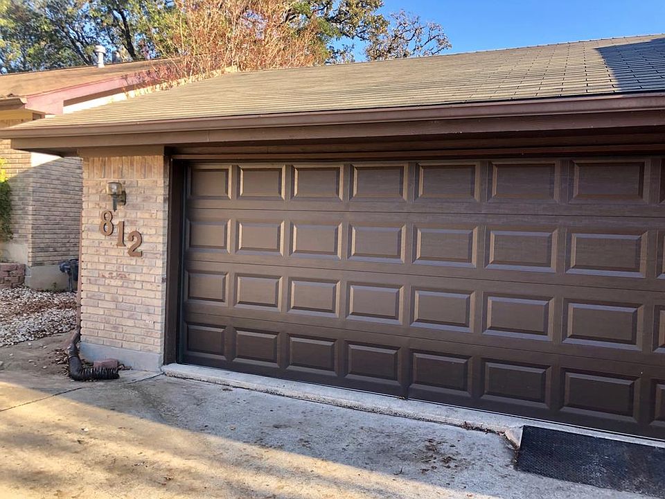 1st image of 812 Lois St