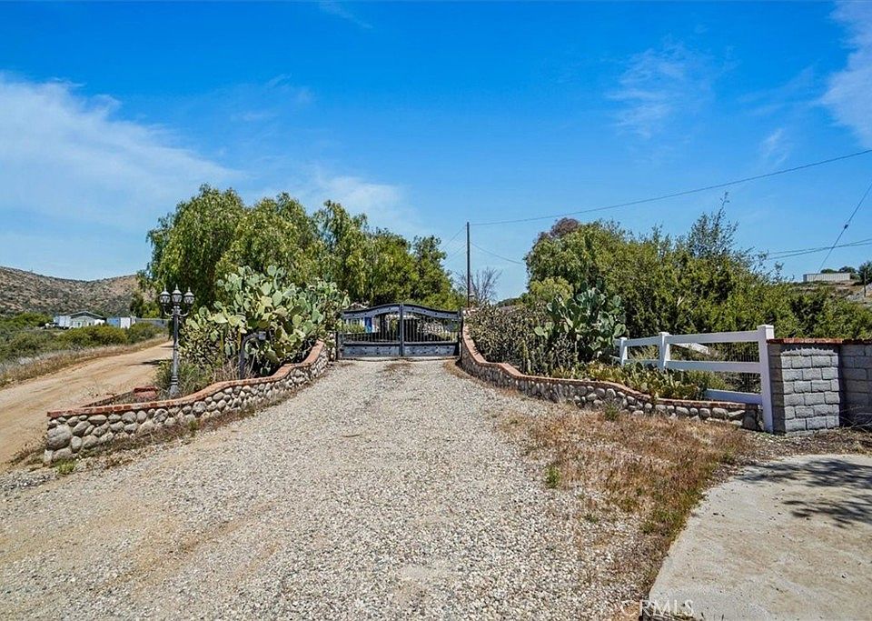 1st image of 32580 Willow Ln