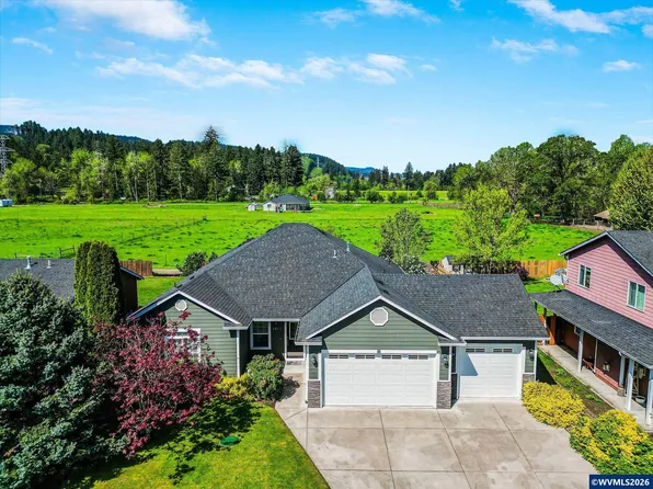 1232 SW 3rd Ave, Mill City, OR 97360