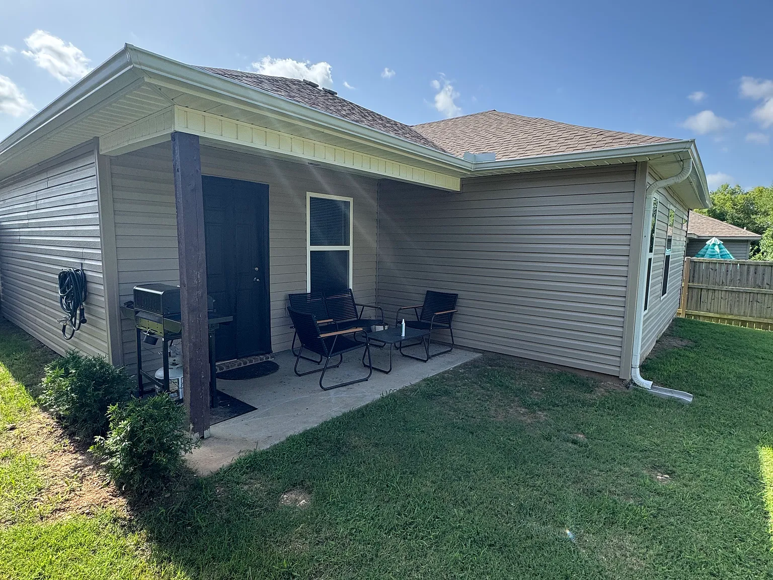 3 bed, 1209 sqft, $850 — Photo 3