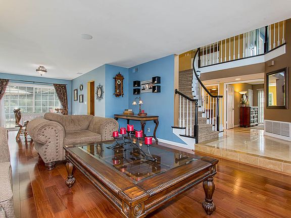 4th image of 3321 Casino Dr