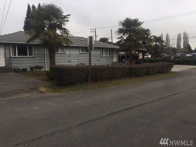2nd image of 10915 To 10917 58th St Ct E