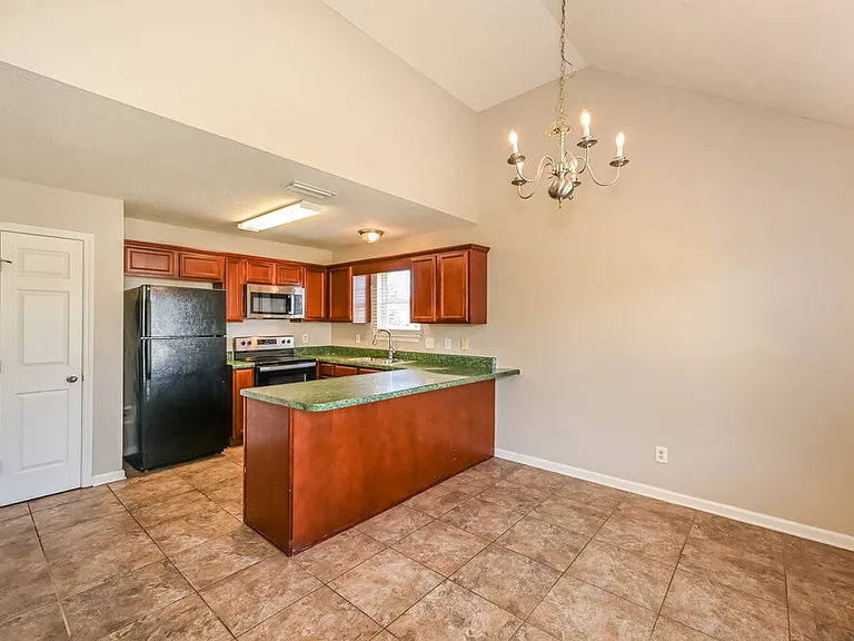 1303 Tonya Dr — Photo 7
