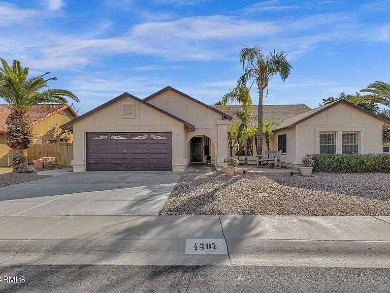 4307 E Karen Dr — Photo 2