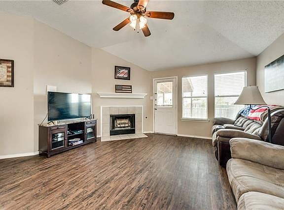 3rd image of 1106 Cumberland Dr