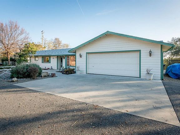 3rd image of 32738 Woodhill Ln