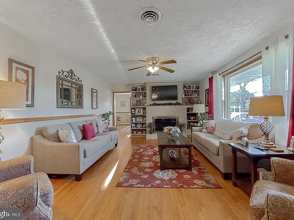 4th image of 43706 Stephenson Dr