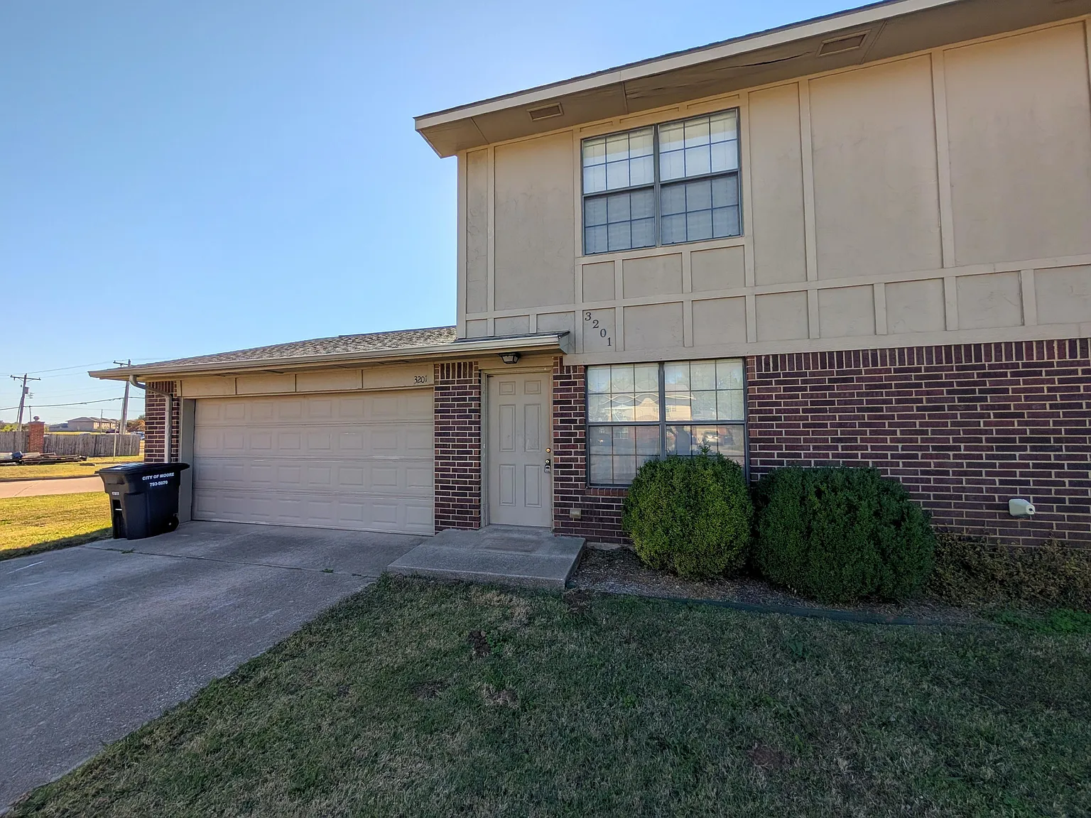 2 bed, 2.5 bath, 1133 sqft, $1,300 — Photo 2