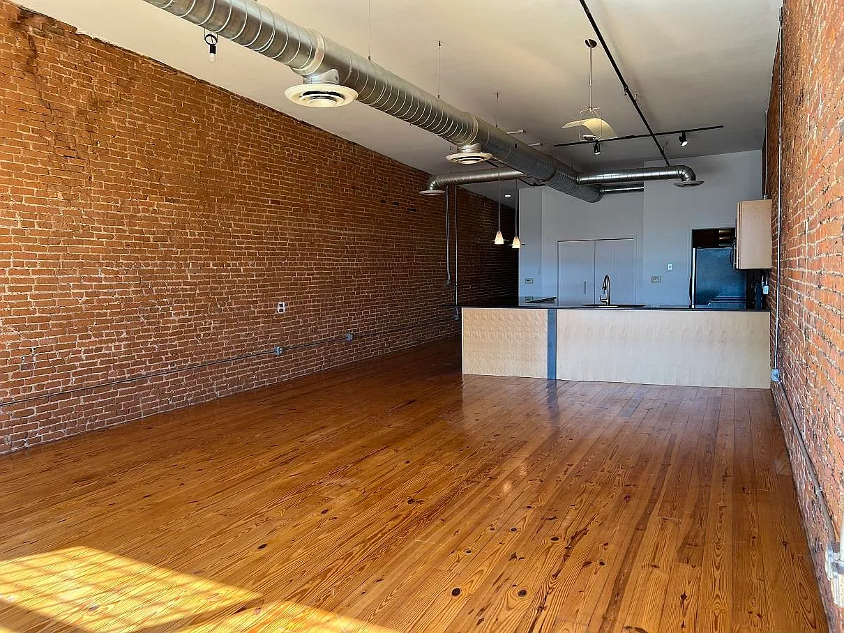 Economy- Apt #300 — Photo 3