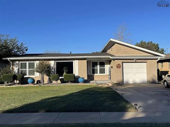 4 bed, 1645 sqft, $2,100 — Photo 4