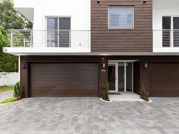 3rd image of 700 NE 14th Avenue #206