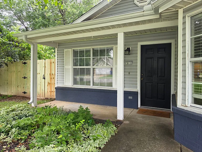 1511 N Greenleaf Dr — Photo 3