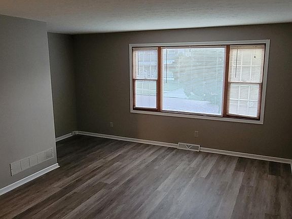 3rd image of 4429 W 51st St