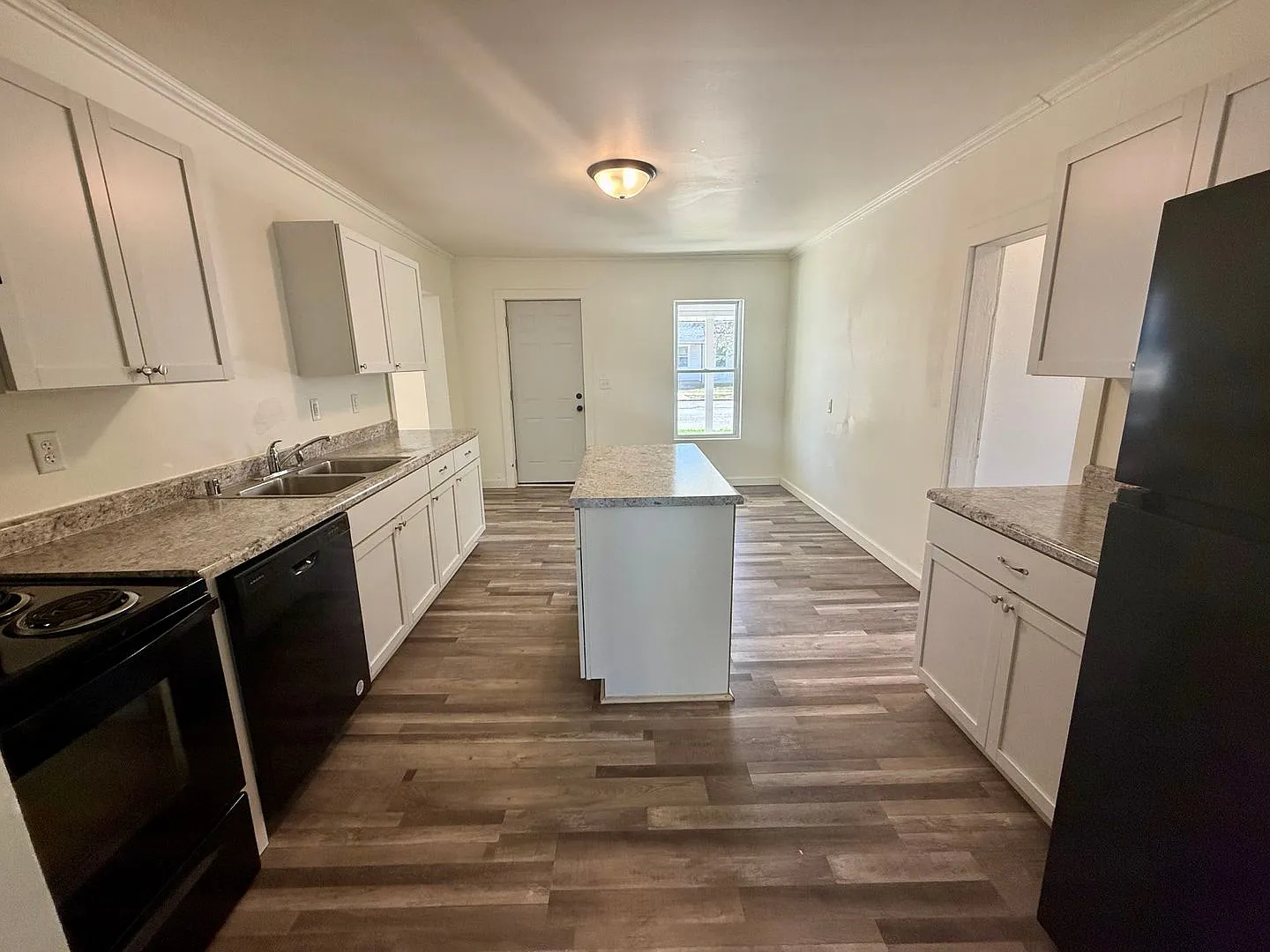 5 Bed 2 Bath Single Family Home in Wausau — Photo 3