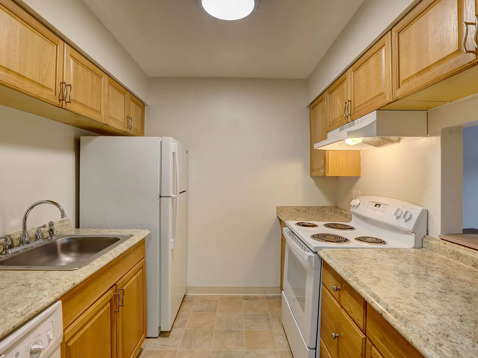 Monaco Parkway Apartments — Photo 1