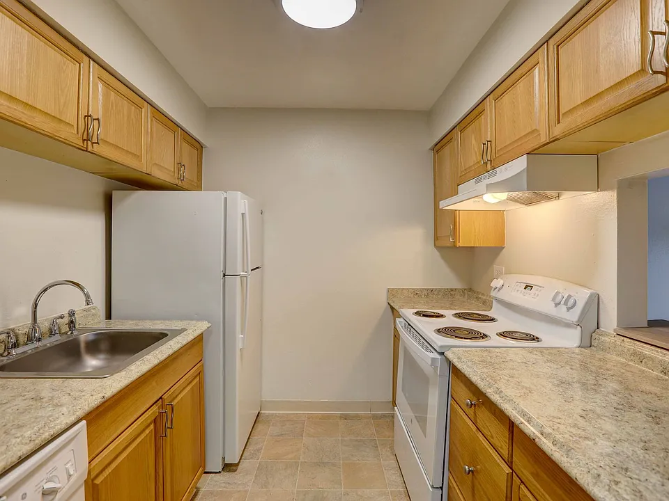 Monaco Parkway Apartments