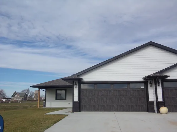 409 W Redwood St #2, Parkston, SD 57366