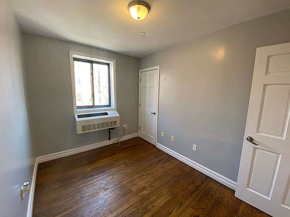 4th image of 729 E 212th St APT 3R