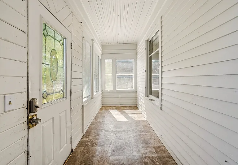 1011 E Augusta Ave — Photo 3