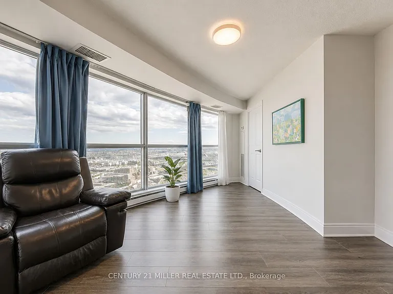 125 Village Green Sq #3803 — Photo 10