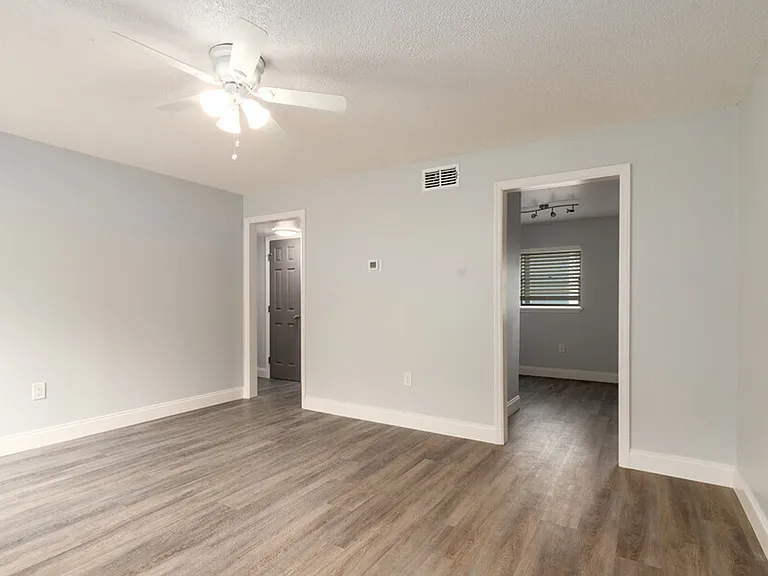 Manatee Bay Apartments — Photo 8