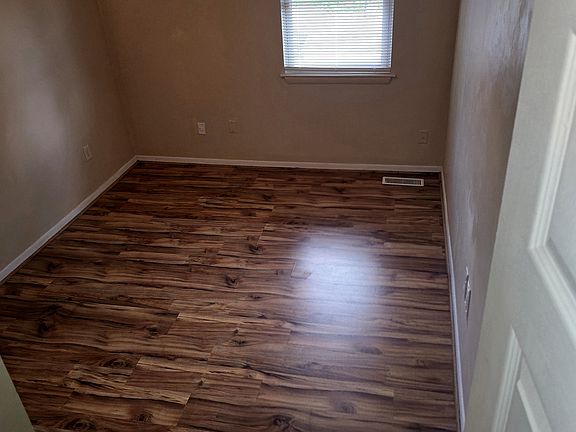 5th image of 1072 Level Green Blvd