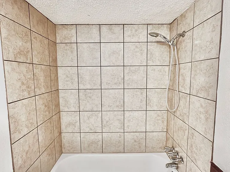 300 Chalmette Dr — Photo 11