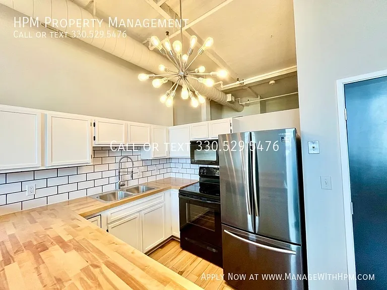 1133 W 9th Street — Photo 92