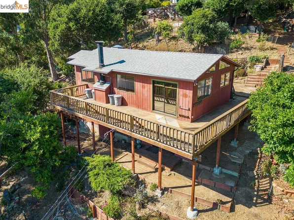 338 Capricorn Ave, Oakland, CA 94611