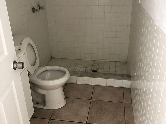 2nd image of 749 W 9th St Unit A-2