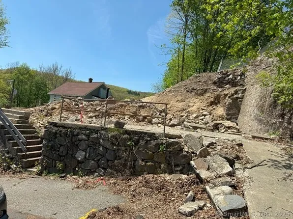 8 Pond Street, Naugatuck, CT 06770