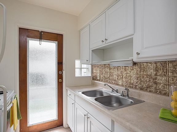 5th image of 200 S Lucerne Cir APT 7