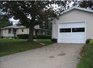 19 Topiary Dr, Jeannette, PA
