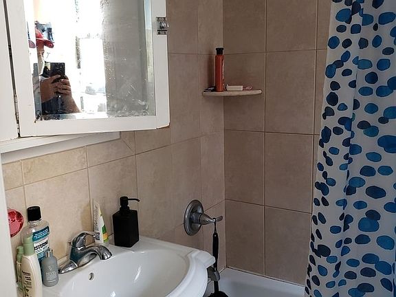 5th image of 421 W 125th St APT 12