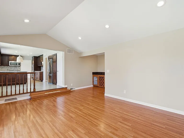 181 Piazza Way — Photo 15