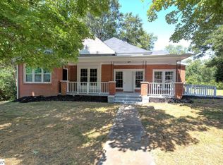 606 Chestnut St, Laurens, SC 29360