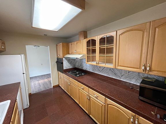 3rd image of 2158 Francis Ave