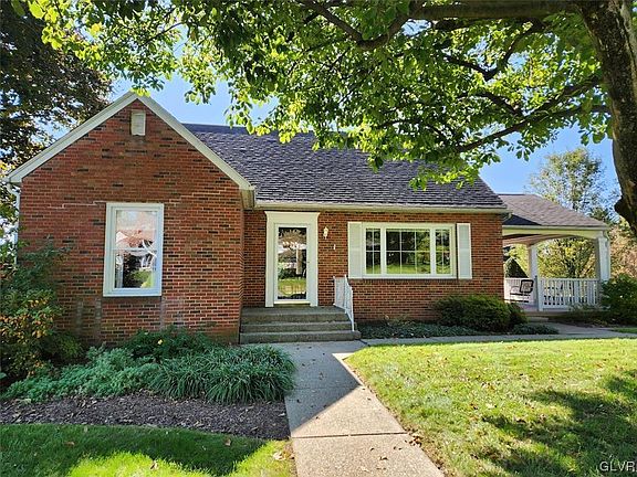 3rd image of 2450 Woodridge Ter