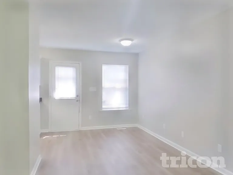2425 Saluda Dr — Photo 5