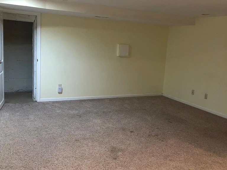 2565 E Yermo Ave — Photo 12