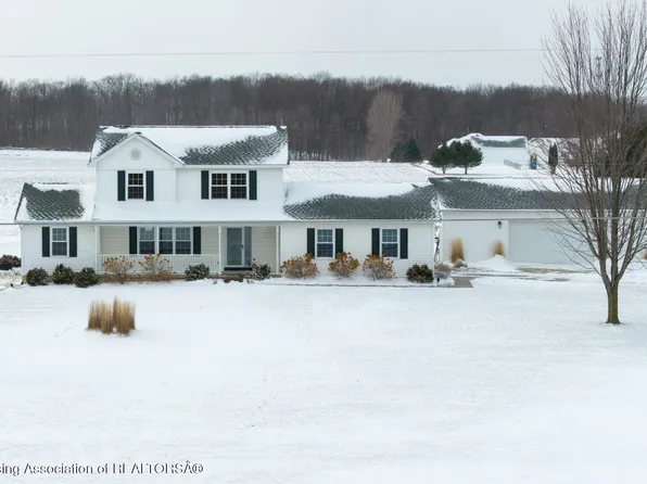 1059 Tori Trl, Charlotte, MI 48813