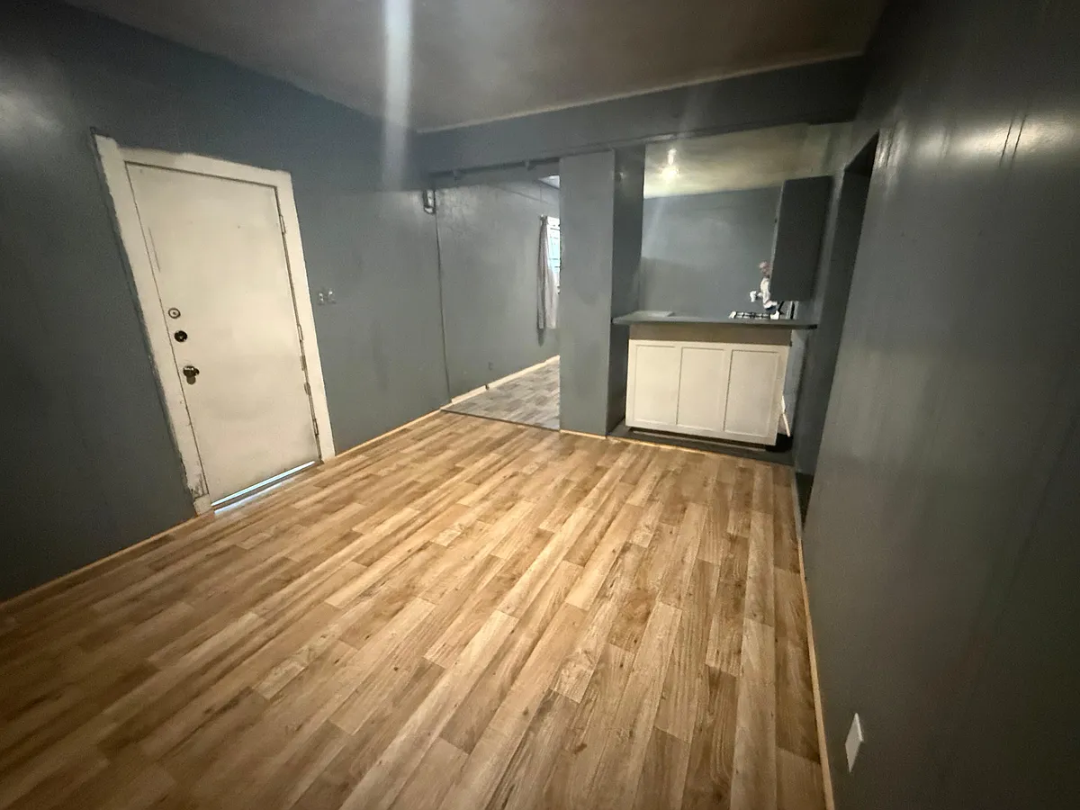 Building Photo - 1506 Travis St #2