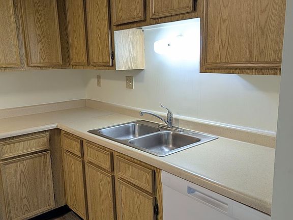 4th image of 1112-1120 Bank St #1116-24
