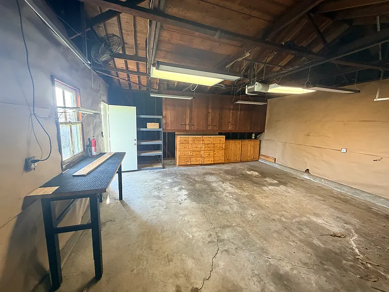 1205 Geneva St — Photo 35