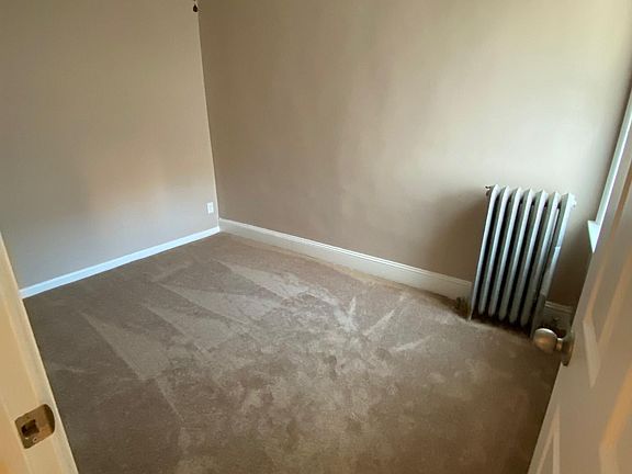 Middle bedroom