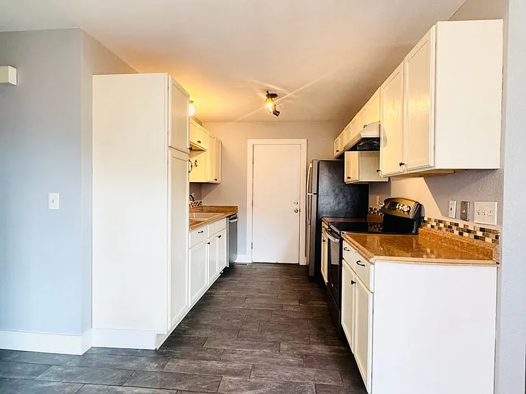 65 Chestnut St — Photo 5