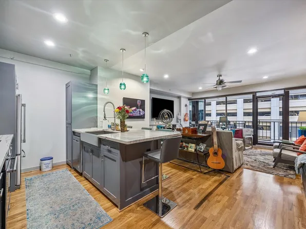 917 Main St APT 506, Houston, TX 77002